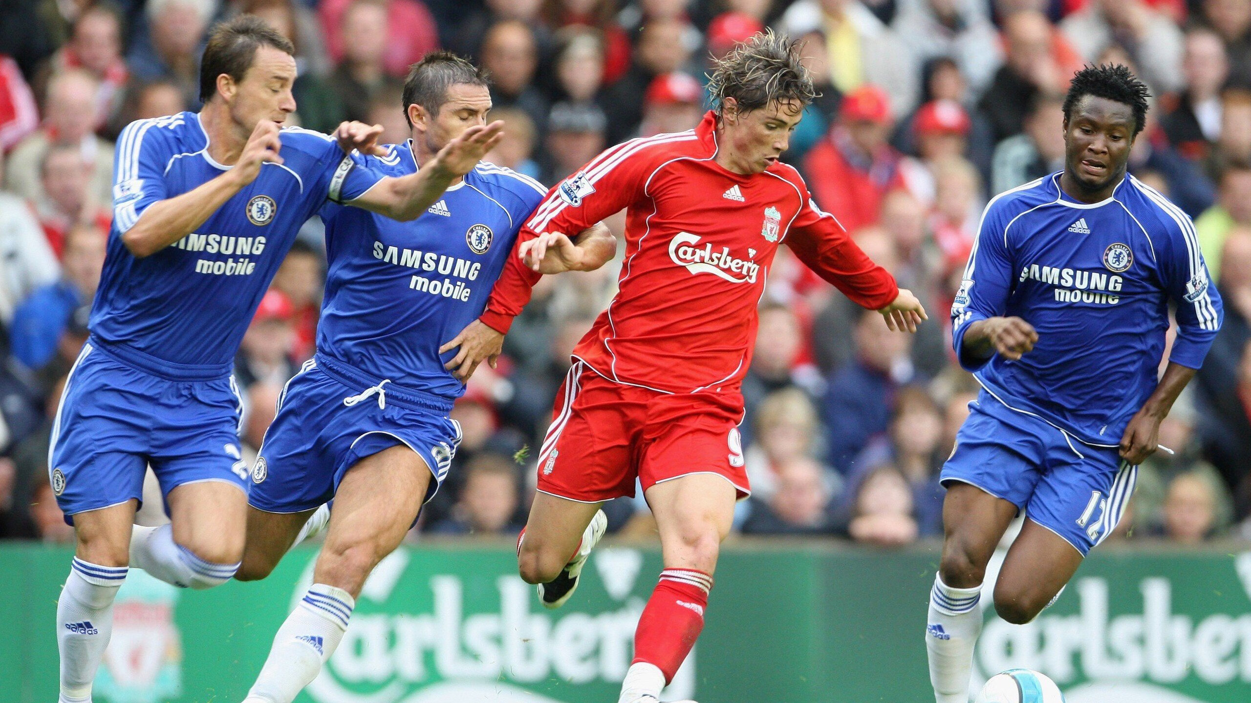 袋鼠队中场球员的突破能力强，能有效带动全队进攻，袋鼠battle